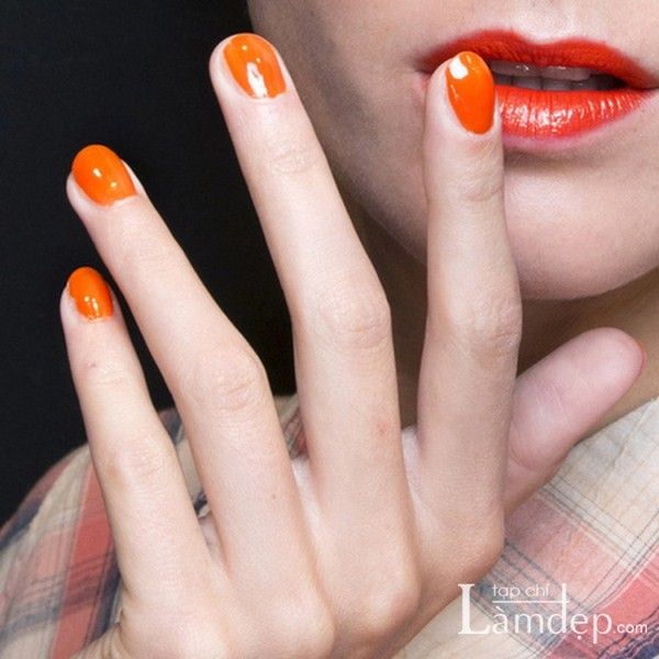  photo orange-nails-colour-trend-nail-trends-spring-summer-2014-parah-fashion-week-ss14Copy_zpsac8a6ee9.jpg