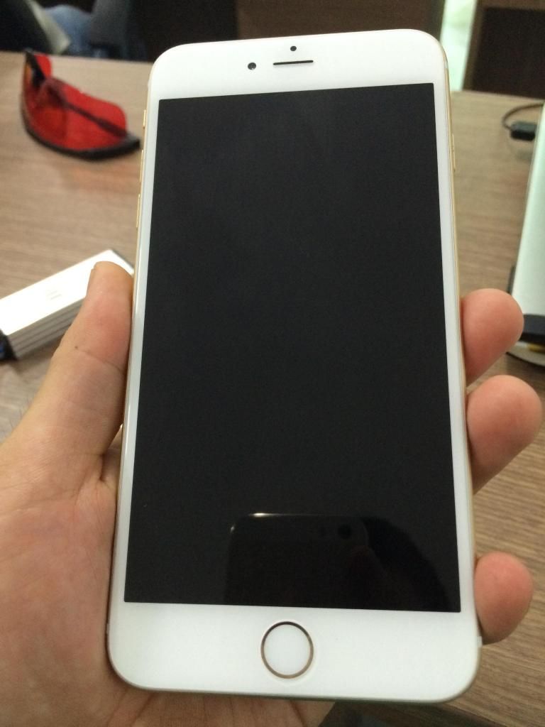 IPHONE 6 PLUS GOLD 16gb quốc tế giá chỉ bằng máy locked. zin all. ko zin tặng lun máy